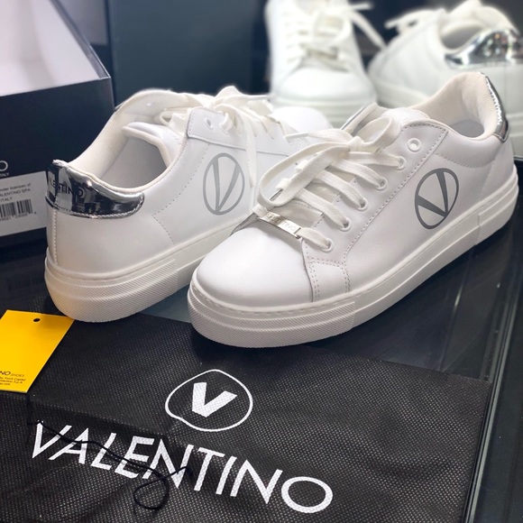 NEW! RARE Valentino Leather Low Top White Sneaker - Picture 2 of 8